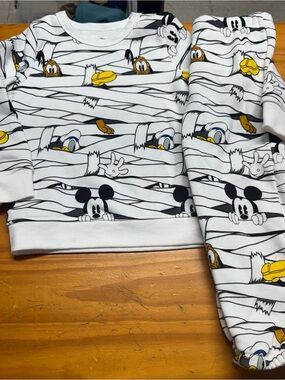 Disney Mummy Peeking Characters Kids Sweatshirt Set size 3t nwt